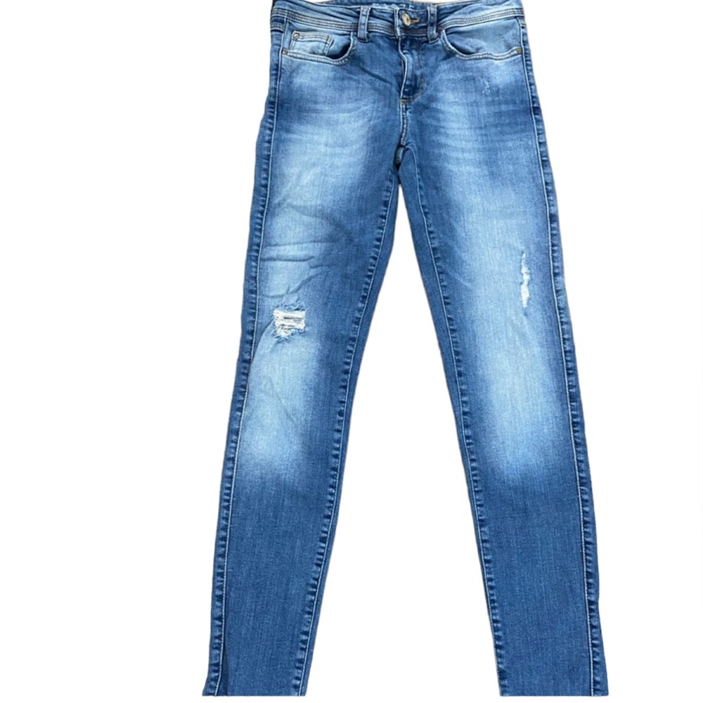 Zara distressed skinny leg medium wash denim jeans size 4
